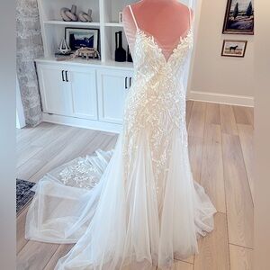 NWT Maggie Sottero Wedding Dress, Size 10